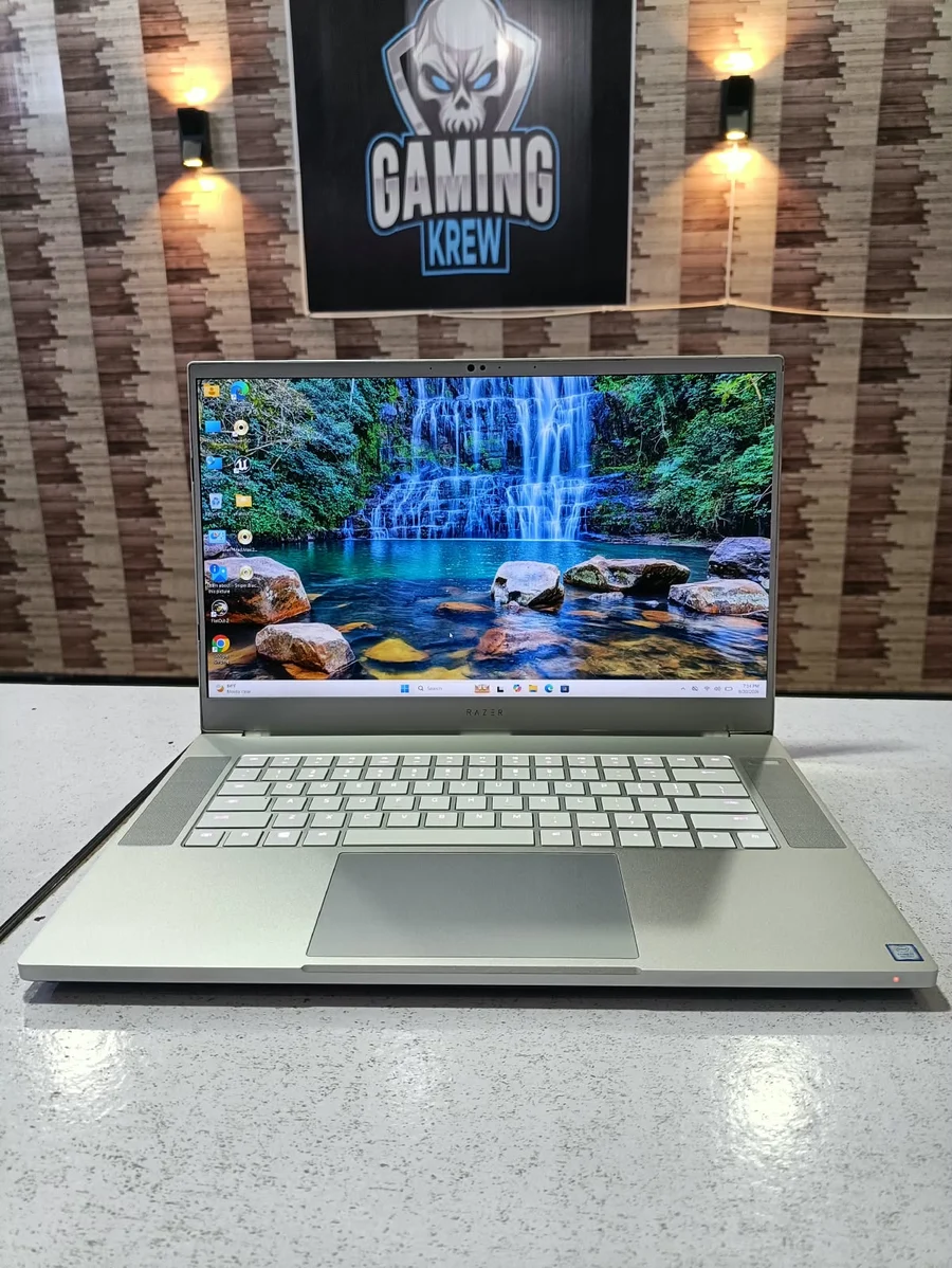 Razer Blade | NVIDIA RTX 2070 Max-Q 8GB | Intel Core i7 9th Gen | 16GB RAM | 256GB SSD | FHD 144Hz Display | RGB Keyboard | Mercury White | Original Charger