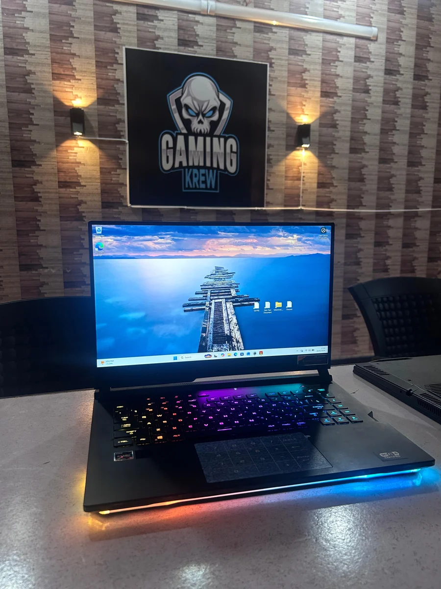 Lenovo Legion 7i Pro (16IRX8H) Gaming Laptop - Raptor Lake - 13th Generation Core i9 13900HX Processor 32-GB 512-GB SSD 12-GB NVIDIA RTX4080 GDDR6 GC 16" QHD IPS HDR 240Hz 500-nits Anti-Glare Display RGB BKB Win11 Home