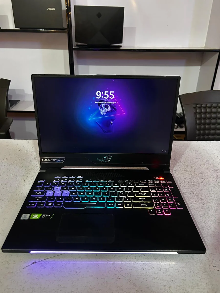 Asus ROG Strix Hero Intel Core i7-8750  NVIDIA GeForce GTX 2060 8GB
